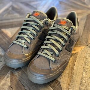 NEW BALANCE Men’s Size 9.5 SAMPLE. NOT FOR RESALE Skate Shoes?